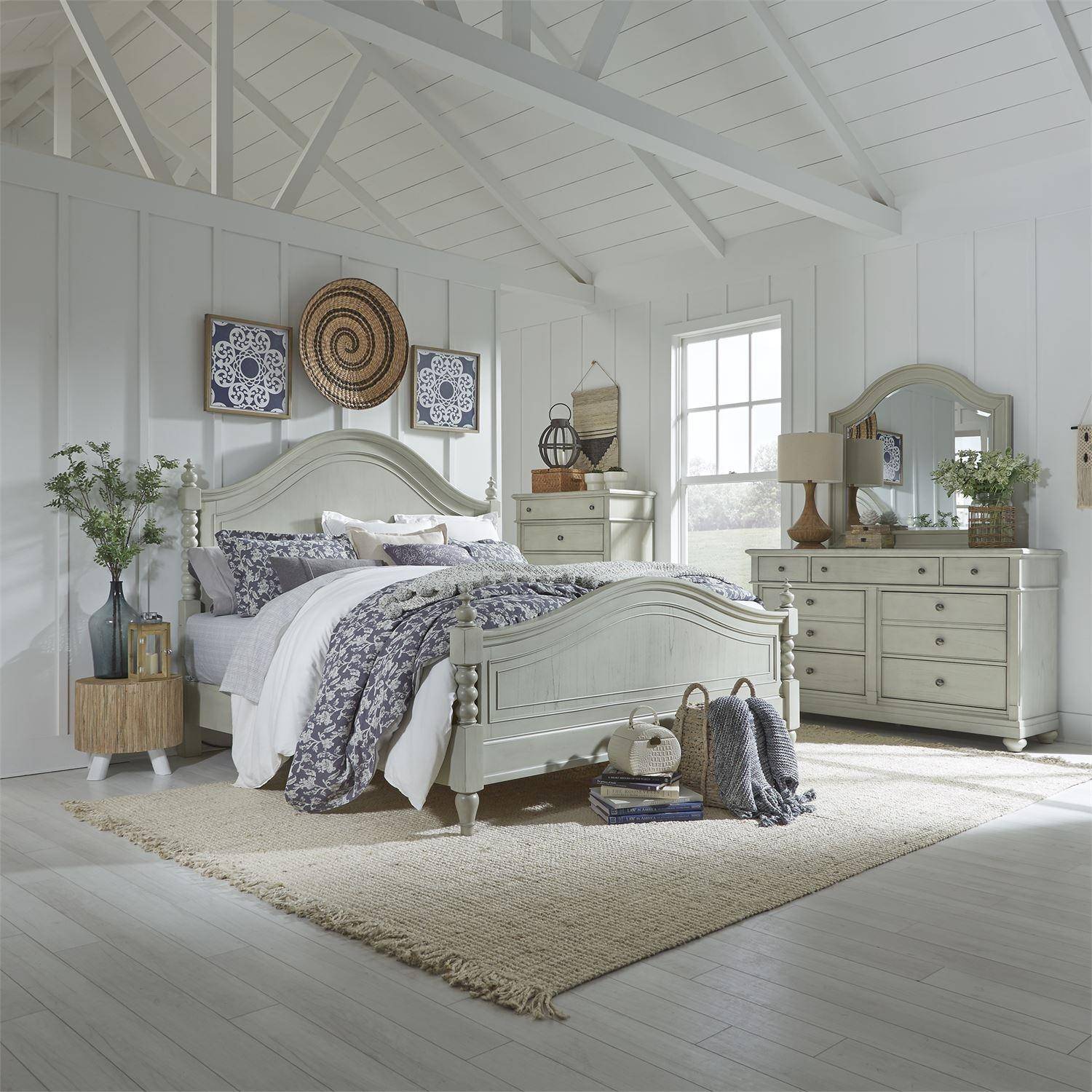 Liberty Furniture Bedroom Queen Poster Bed, Dresser and Mirror