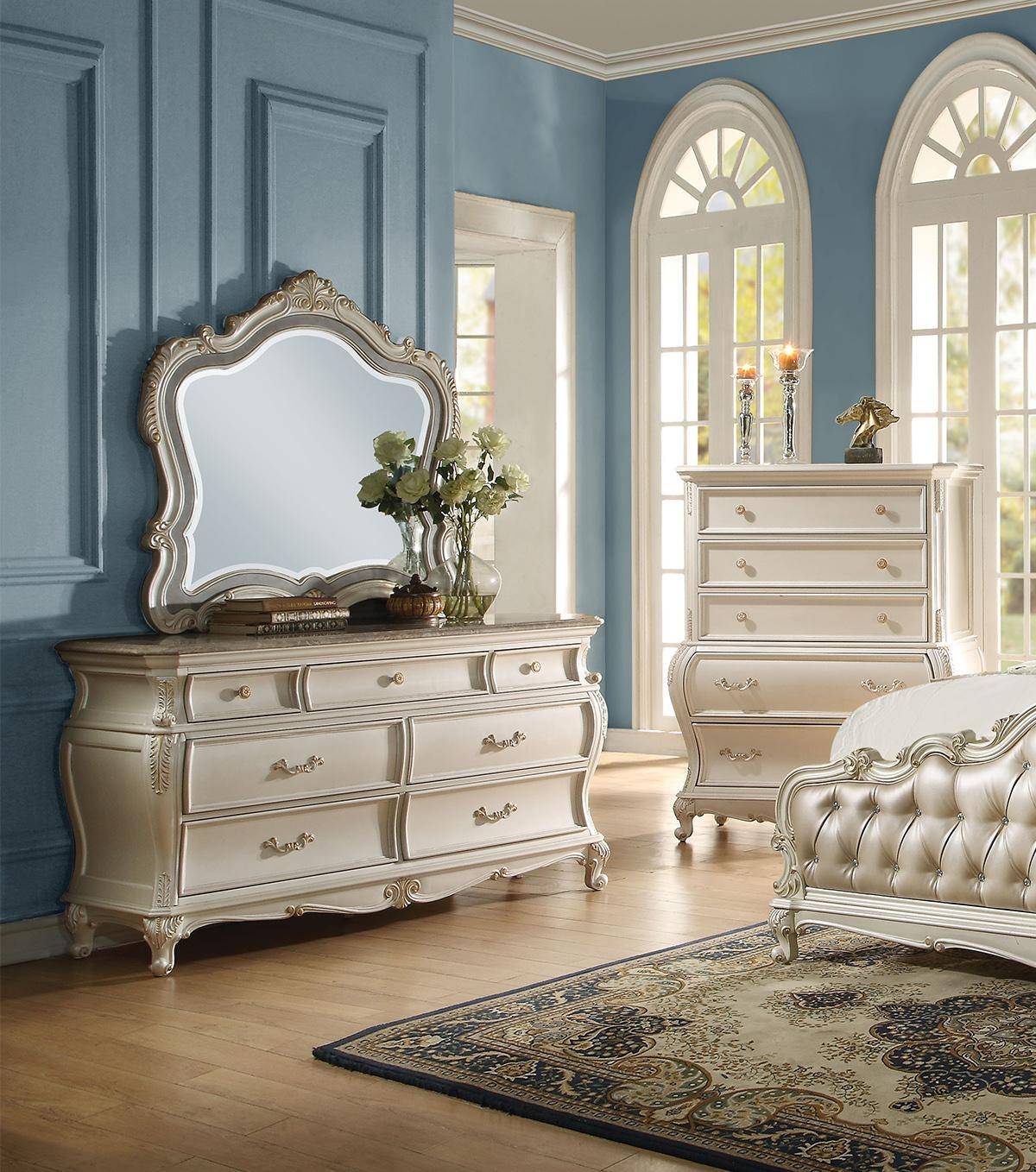 Featured image of post Vintage White And Gold Dresser : Vintage white laminate &amp; chrome triple dresser.