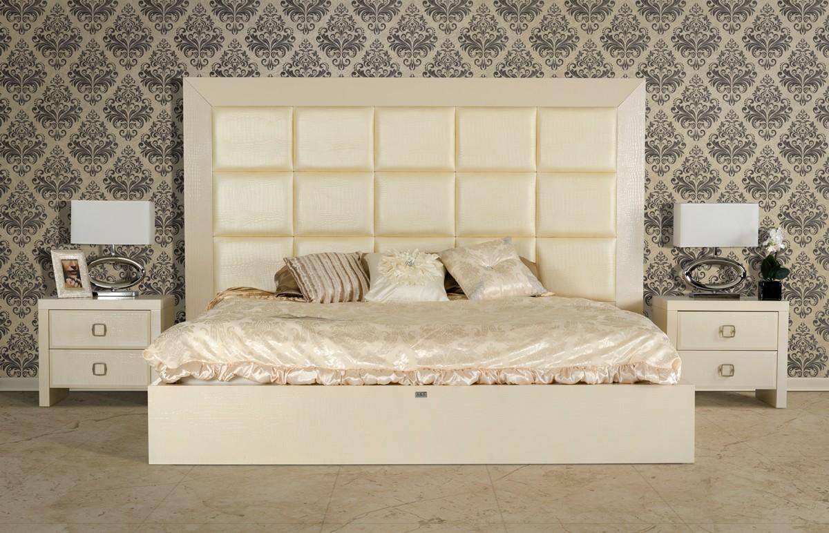 Vig A X Glam Queen Platform Bed 3 Pcs In Champagne Bonded Leather